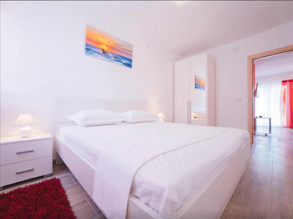 House Karlo Apartments オミシュ エクステリア 写真