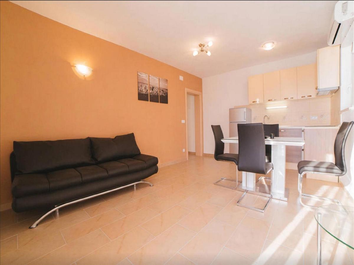 House Karlo Apartments オミシュ エクステリア 写真